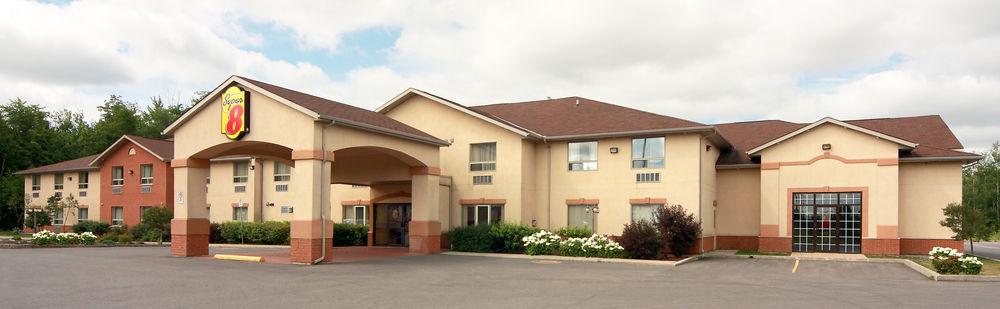 Super 8 By Wyndham Cornwall On Exterior foto