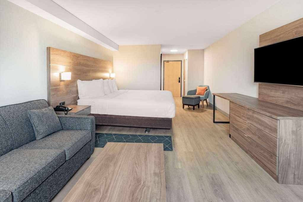 Super 8 By Wyndham Cornwall On Quarto foto