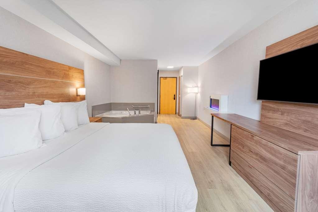 Super 8 By Wyndham Cornwall On Quarto foto